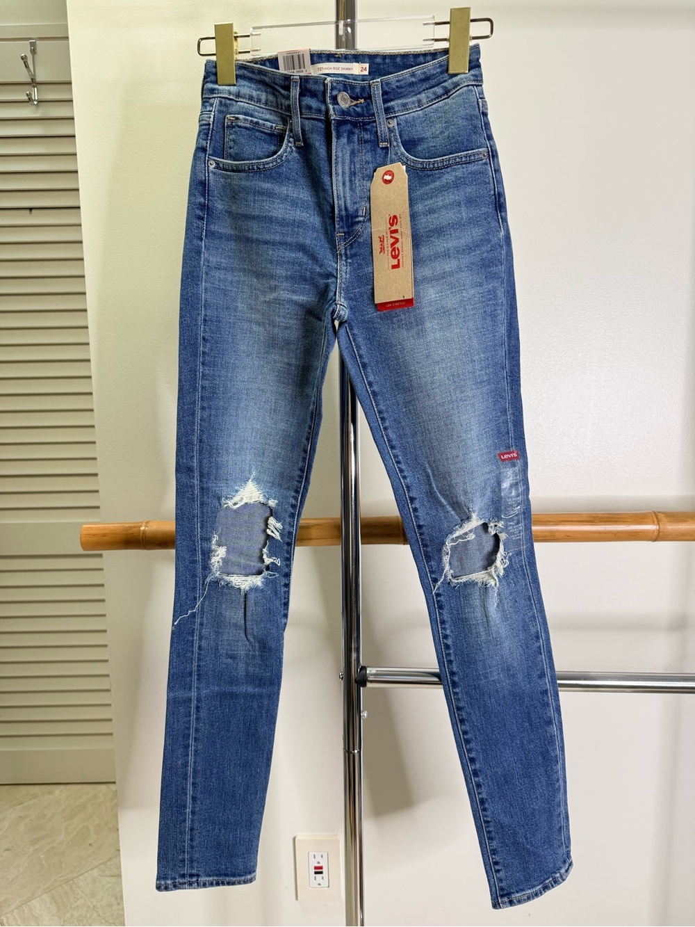 Levi’s 721 High Rise Skinny Jeans 24 Short NWT Distressed